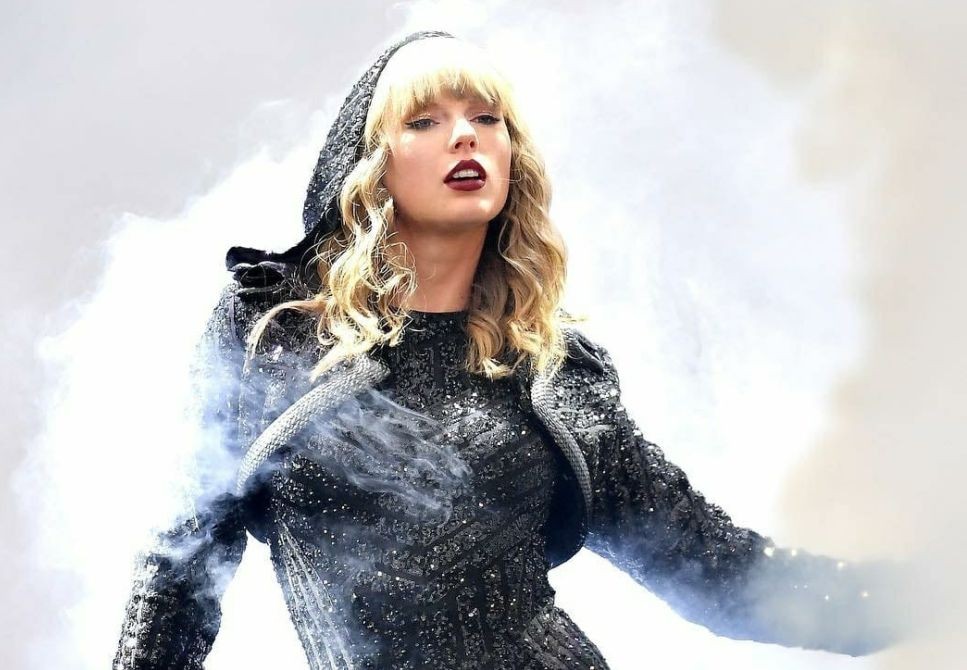 Taylor Swift is first artiste with entire Top 10 on Billboard Hot 100